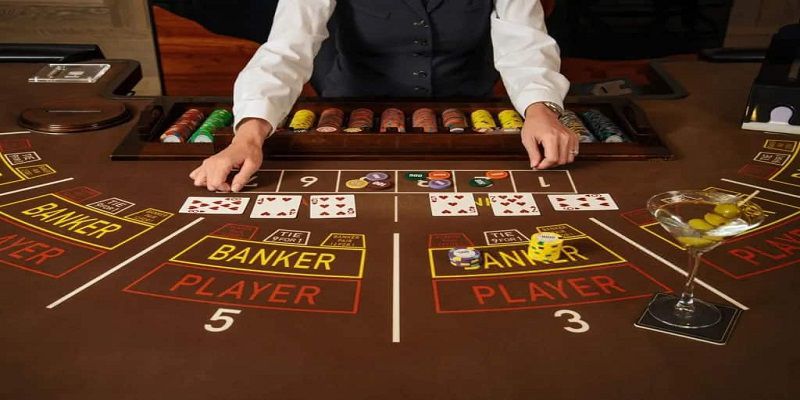 King33 - Baccarat là gì? Tìm hiểu về khái và như cách chơi? 2 Baccarat với đặt cược theo cửa trúng lớn như thế nào?